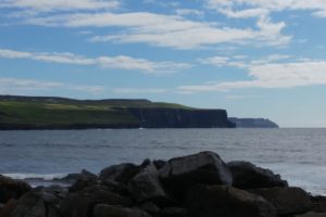 Blick auf die Cliffs of Moher von Doolin aus
